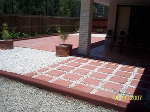 Walter's Kwik Kerb Pic 2 - patio enclosure edge