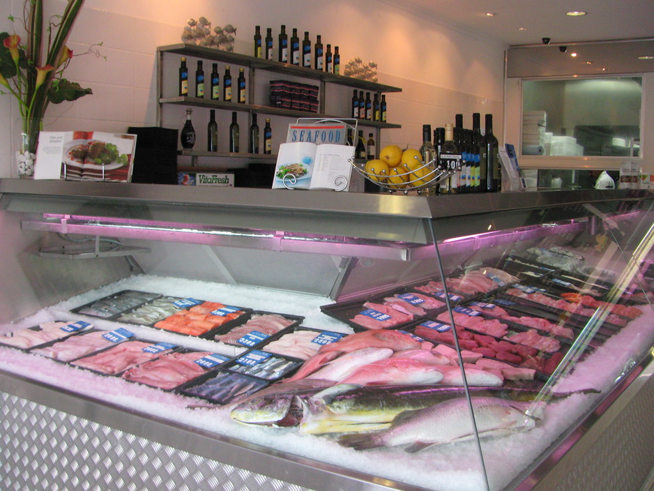 Avanti's Fresh Seafood Market & Fish Cafe Pic 1 - Avantis seafood display