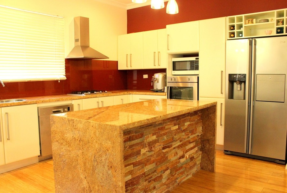 Builders Delight Services Pty Ltd Pic 1 - Kitchen Underwood Brisbane Logan White 2 pac kitchen customized with stone benchtops