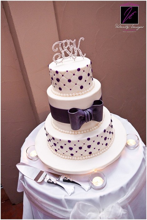 Elisabeths  cakes Pic 1 - Sugar diamonds pearls and fondant bow