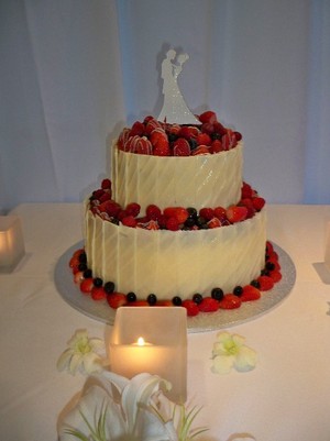 Elisabeths  cakes Pic 4 - white chocolate and berries