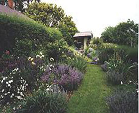 Laurel Bank Cottages Pic 1 - Extensive gardens to enjoy