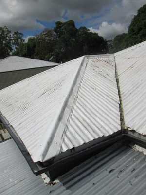 U Dont Need A New Roof Pic 2 - Earl Street Rockhampton Before