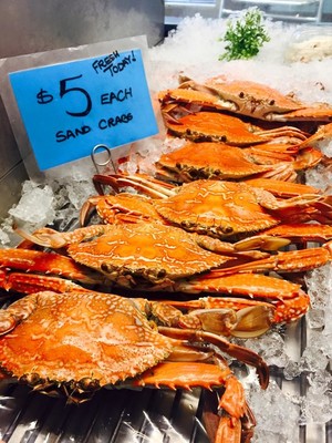 Wynnum Plaza Seafood Pic 4 - We can peel your crab at no extra charge