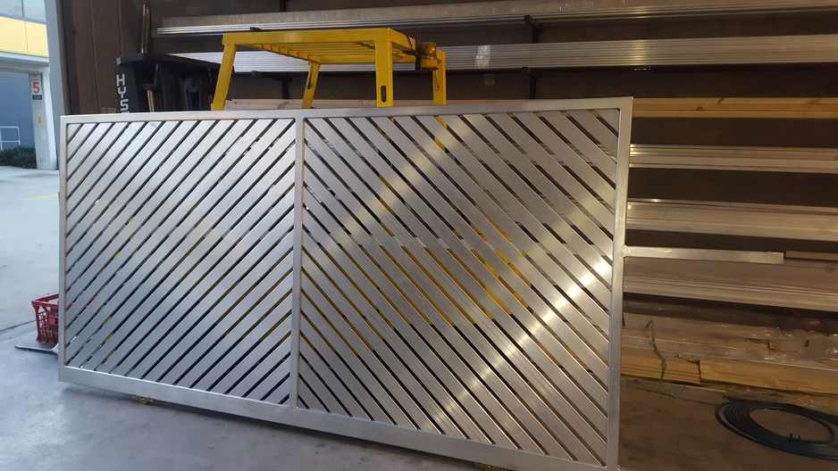 SMD Fencing Pic 1 - Custom slat gate