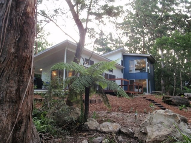 Twin Falls Retreat Pic 1 - house from the national park