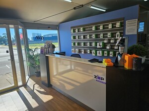 Irepair Phones & Tablets. Pic 4 - Instore Front Counter