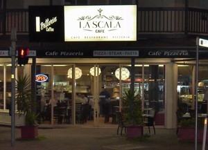 La Scala Cafe & Pizzeria Pic 2 - La Scala Cafe by night