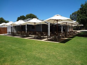 Tenafeate Creek Wines Pic 5 - Alfresco Dining during SpringSummer