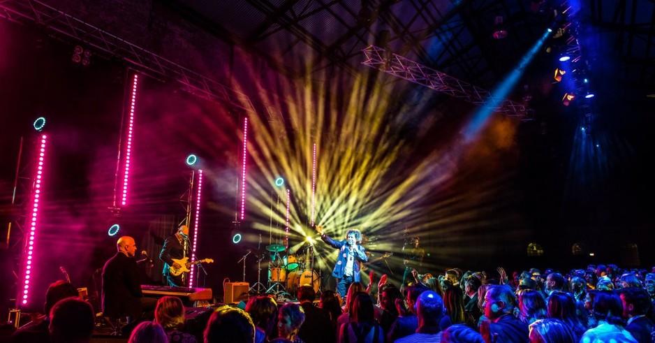 Audio Visual Events Pic 1 - Charlie Teo Foundation Leo Sayer performs at Carriageworks Sydney