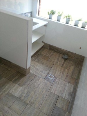 Rob Frost Tiling Pic 4 - Travertine and ceramic bathroom renovation