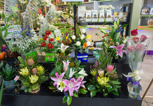 FANTASTIC FLORALS AND GIFTS Pic 3 - Freshest floral arrangements made every day Order or just pick up on your way home from the office