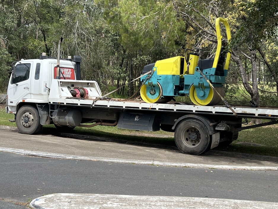 Jacobs Tilt Tray Towing Pic 1 - Roller and machinery transport