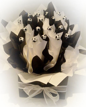 Leprechaun's Treasure Pic 5 - Novelty Chocolate Bouquets