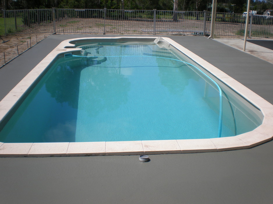 GO POUR CONCRETE Pic 1 - Pool surrounds