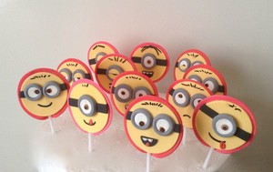 Tiny Jollies Sugarcraft by TR3Js Pic 2 - Edible Minion Cupcake Toppers