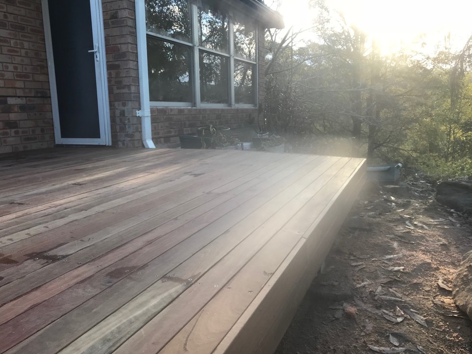 EH Carpentry Pic 1 - New Spotted Gum Deck Pre Power Washing Oiling