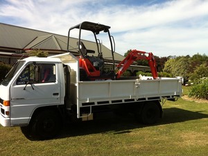 REPZ Earthmoving Pic 3 - 17 Tonne and Tipper Truck