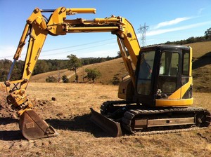 REPZ Earthmoving Pic 2 - 8 Tonne CAT