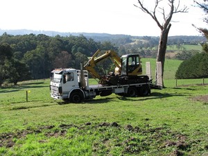 REPZ Earthmoving Pic 4 - 8 Tonne CAT and Scania Beaver Tail Truck