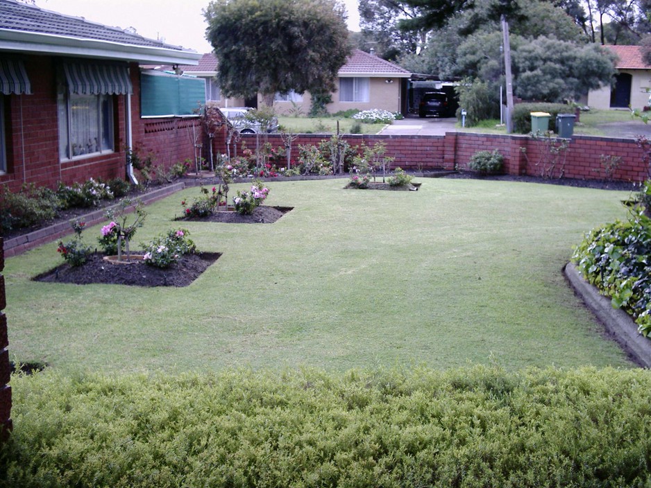 Steelblades Lawn and Garden Maintenance Pic 1