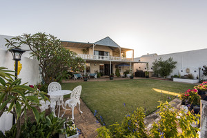 Boathouse Accommodation Pic 4 - Elegant gardens and surrounds