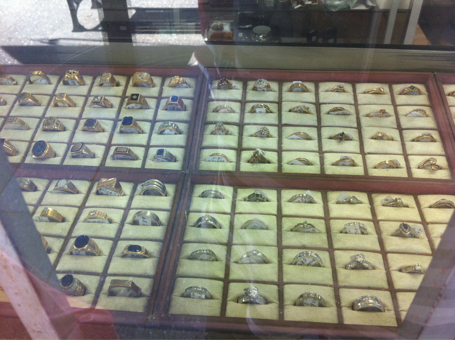 Aussie Loan Office Pic 1 - Chances are if you want a second hand ring theyll have it