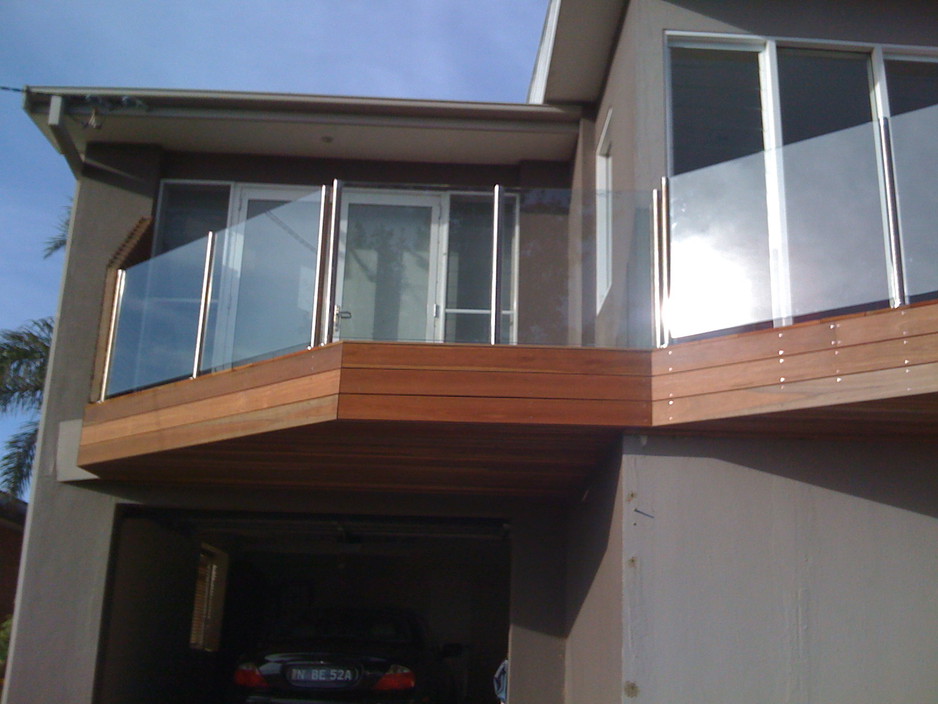 Richard Tudor Building Services Pic 1 - deck wamberal peter and christina farmer