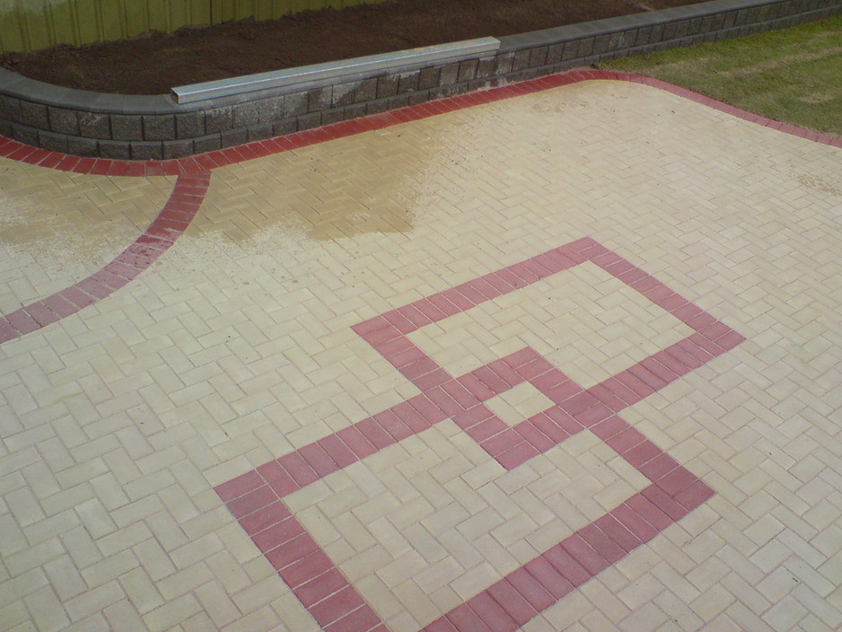 Afrim Bresa Fencing and Paving Pic 1