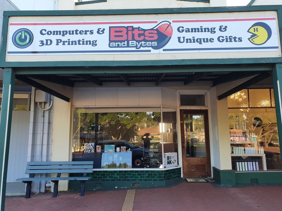 The Bits And Bytes Shop Pic 1 - Outside the shop