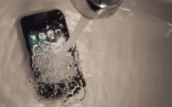 Outdoor Technology Pic 1 - Waterproof Cases for iPhone