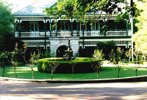 Landscape Pave Pic 2 - circular driveway and fountain