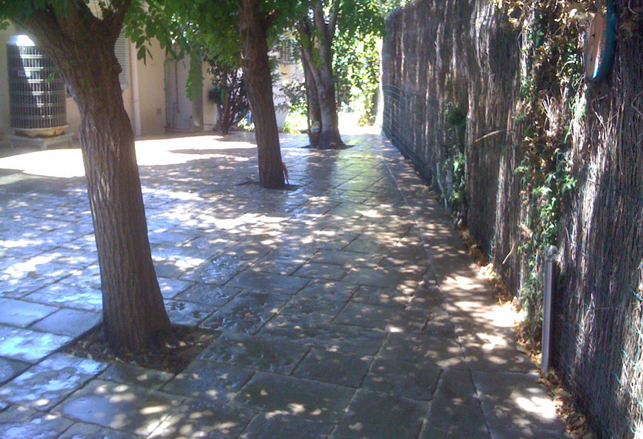 Landscape Pave Pic 1 - Paved courtyard