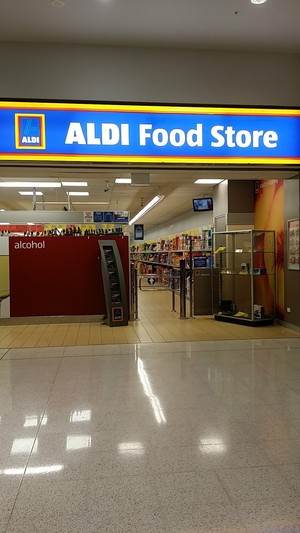 Aldi Pic 4 - Aldi at Bateau Bay shopping center