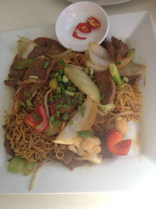 Vietnamese Restaurant Pho Golden Pic 1 - Steak chow mien