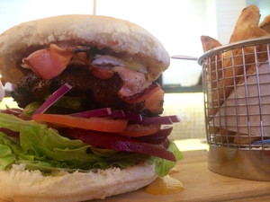 Citrique Pic 4 - Chicken burger with fries