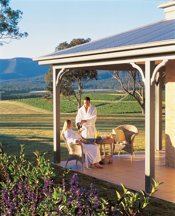 Berenbell Vineyard Retreat Pic 1 - view from accommodation to the brokenback range