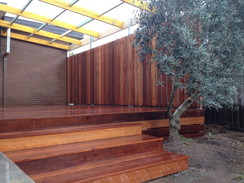 Bendigo Taskmaster Pic 1 - Patio and privacy screen