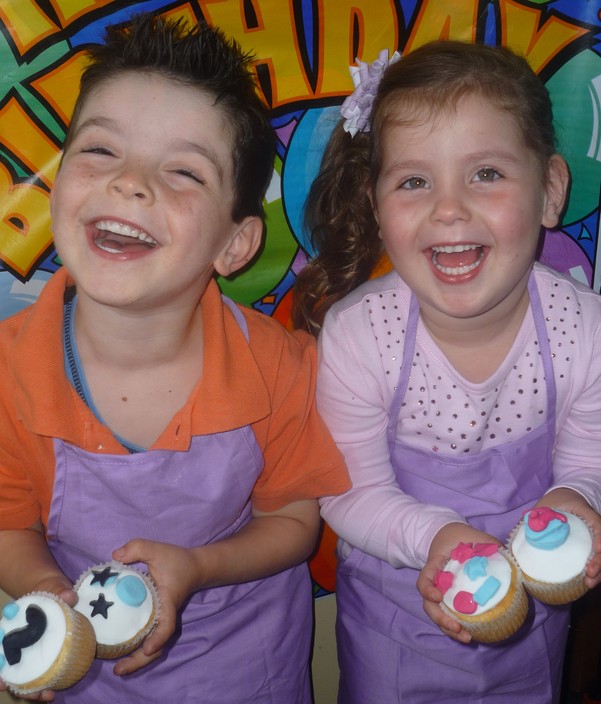 Make me that Cake - Cupcake Party Pic 1 - Children with their Cupcakes