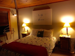 Keribee at Kurmond Pic 2 - Large bedroom with queen bed converts into 2 single beds