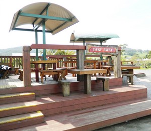 Commercial Hotel Cygnet (Bottom Pub) Pic 5 - Cafe Balcony