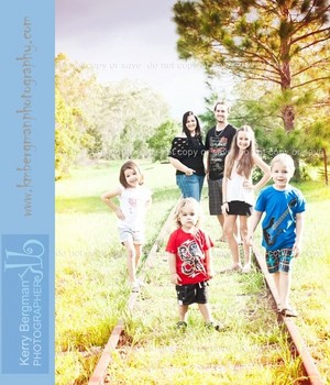 K & M Bergman Photography Pic 3 - Outdoor Family Photography