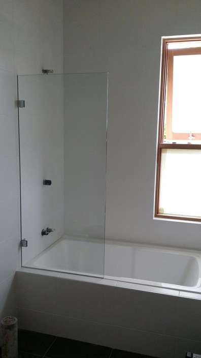 Pro Shower Screens & Wardrobes Pic 1 - Bath Panel