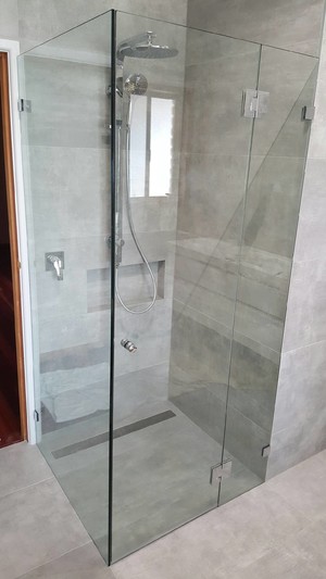 Pro Shower Screens & Wardrobes Pic 2 - Frameless Shower Screen