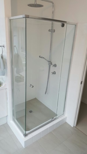 Pro Shower Screens & Wardrobes Pic 3 - Semi Frameless Shower Screen