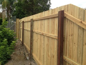 NJR CONSTRUCTIONS AND RENOVATIONS Pic 2 - yard fence