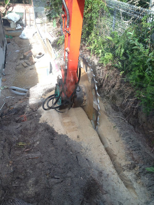 Wright Earthmoving nsw Pic 5 - Rock saw on the 5 tonne excavator at castle cove