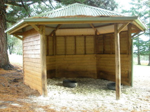 I B Maintenance Service Pic 2 - Alpaca Shelter 6 Sided