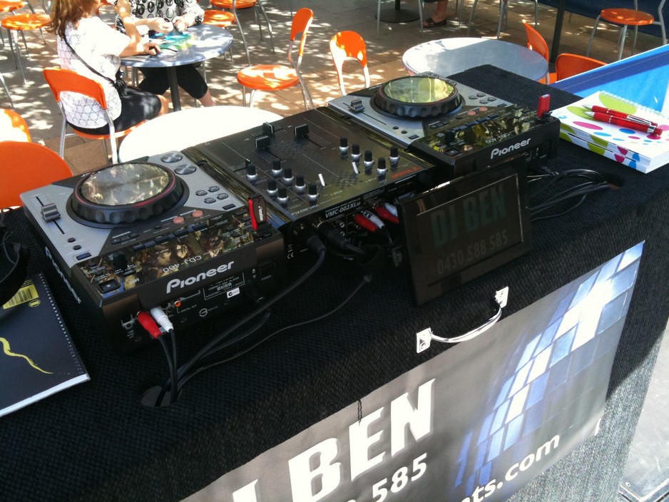 DJ Ben Events Pic 1 - dj set up flinders university o week