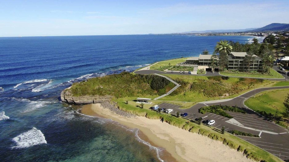 Headland Austinmer beach Pic 1